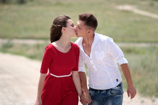 小米免费赠送的矿泉水被转卖二手平台，用户对此行为展现不满态度