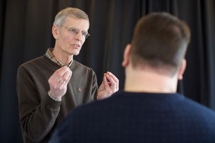 (成为一名校长的条件)校长的升迁：如何成为一名优秀校长并走向成功之路