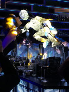 胜利之吻广告女机器人：将未来创新与科技融入品牌宣传战略的不二选择