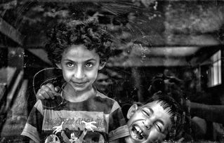 公主走得永远优雅从容,令公子止步惊艳倾心,两者缘起终成时尚传奇。 公主走得永远优雅从容,令公子止步惊艳倾心,两者缘起终成时尚传奇。