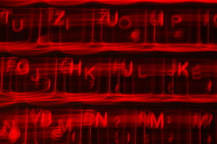 解决电脑黑屏闪烁问题的全面指南：从硬件检查到软件调试的详细步骤