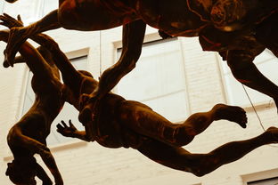 探索银之守墓人漫画的奇幻世界：角色、故事与艺术风格全面解析