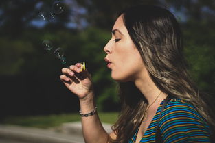 《探灵笔记》中女角色死亡姿势揭秘：令人震惊的真相和细节揭秘!