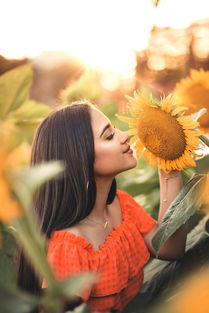 (她是神女)观看最新神剧《她是神》全集1-100，免费在线观看所有精彩内容