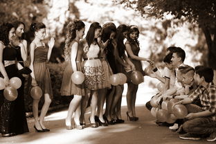 家的故事梗概：回忆与珍藏，家庭记忆重现，一幅温暖难忘的画面。