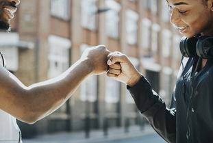 (深陷黑暗的英文)深陷其中无法逃离的黑暗2：追寻出路的征程