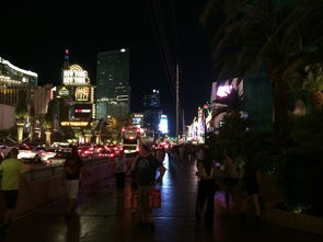 探秘小小夜店游戏世界:绚烂灯光下的游乐场,夜幕下的精彩之地 探秘小小夜店游戏世界:绚烂灯光下的游乐场,夜幕下的精彩之地