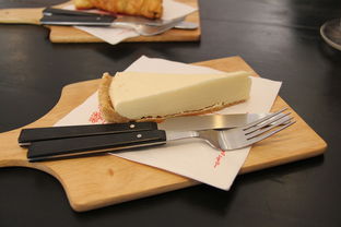 (芝士像肉)芝士吃起来像口香糖，让人忍不住一口接一口地吃下去