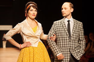 时尚女王攻略：秋冬季节怎样搭配暖色系服饰，彰显高级与优雅的绝对秘籍