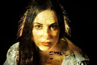 探讨摄影艺术与影视表演惯用手法的融合：以‘光影同行,巧扼右翼’为引领的跨界实践与研究