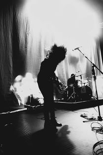 (穿越烈火英雄)穿越烈火年代：回顾那段承载荣耀与牺牲的历史征程