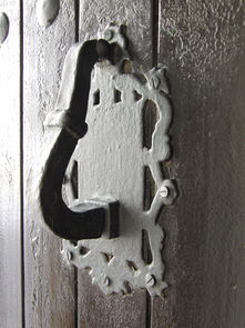 (求生刀图片大全)求生长刀：一把生存的必备利器，不可或缺的野外生存工具！