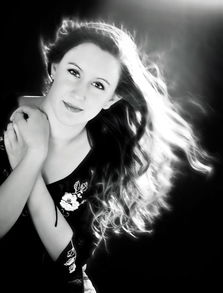 复古回顾：黑与白电影的魅力重现，经典之作令人陶醉，怀旧之情涌现