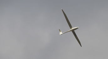 (最强武器怎么飞)探讨游戏中武器飞行属性的重要性及如何合理利用技巧进行提升 (最强武器怎么飞)探讨游戏中武器飞行属性的重要性及如何合理利用技巧进行提升