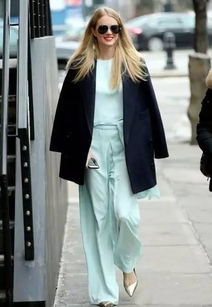 探索腿长的魅力:如何展现优美腿部线条与时尚搭配技巧 探索腿长的魅力:如何展现优美腿部线条与时尚搭配技巧